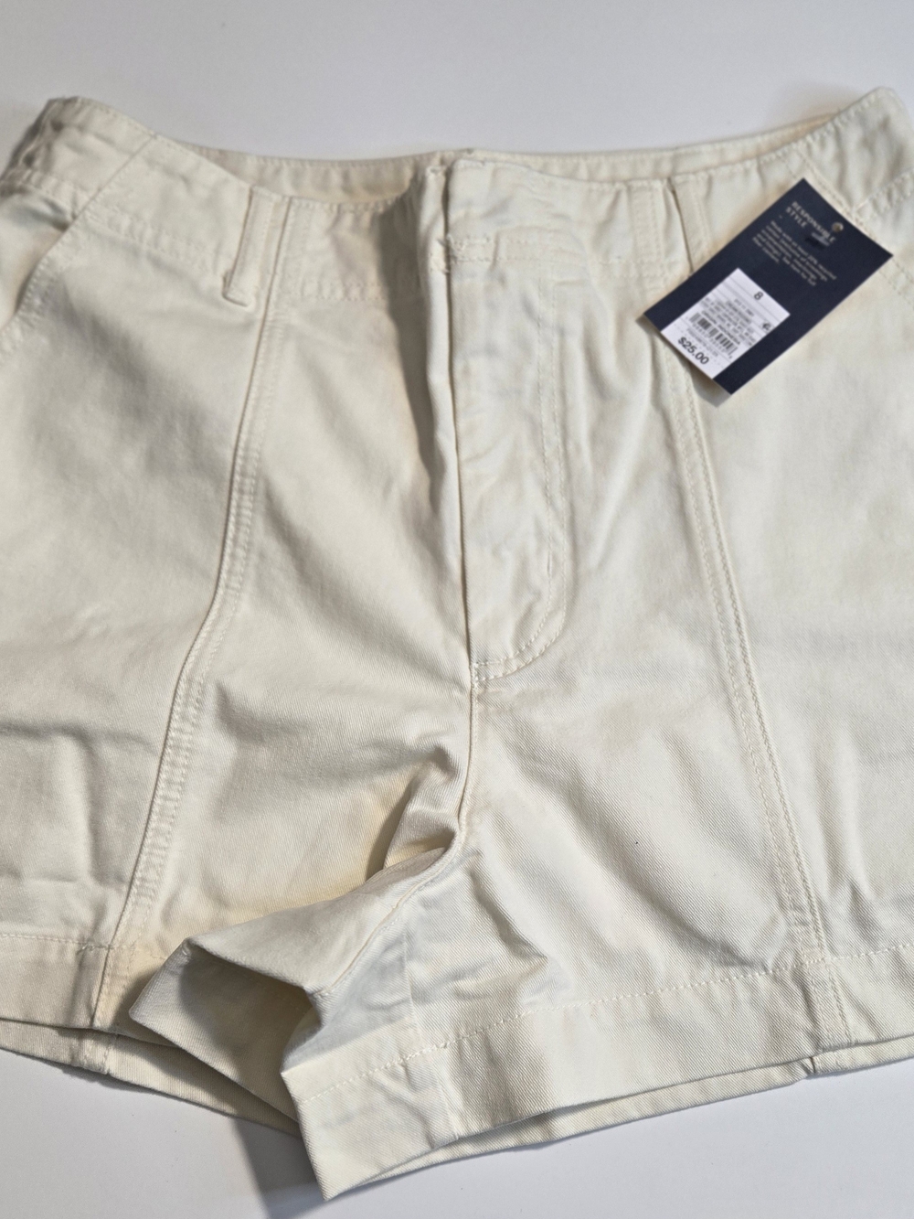 Universal Thread Cream Denim Shorts Size 8 NWT High Rise